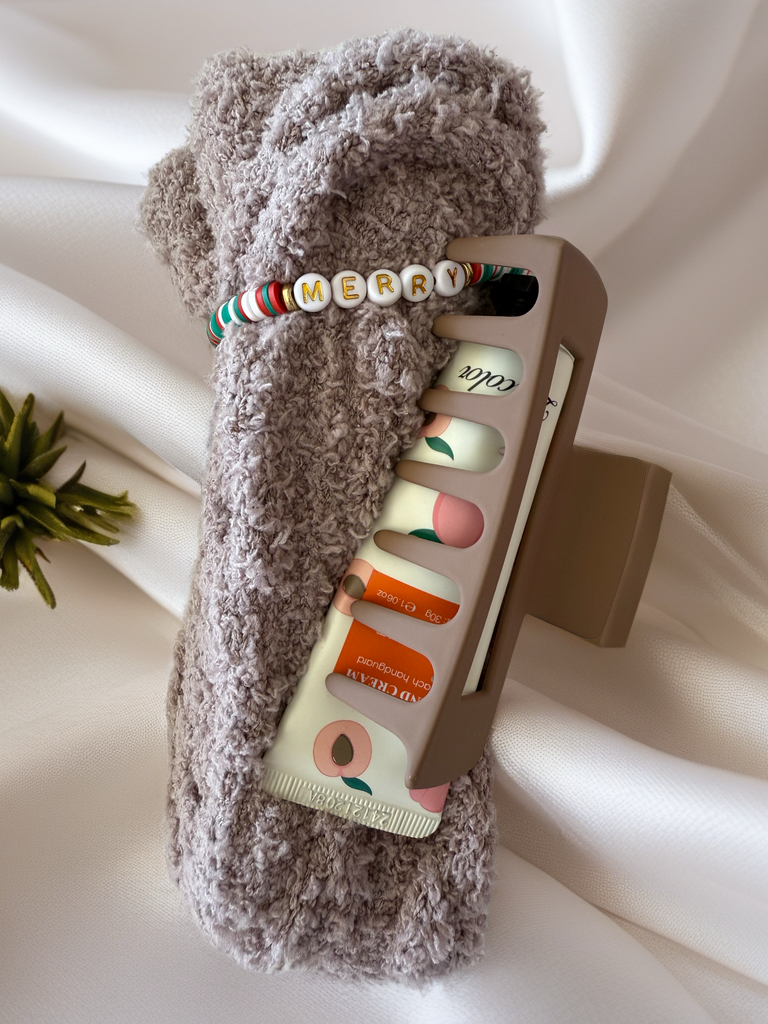 🎁 Cozy Holiday Gift Bundle