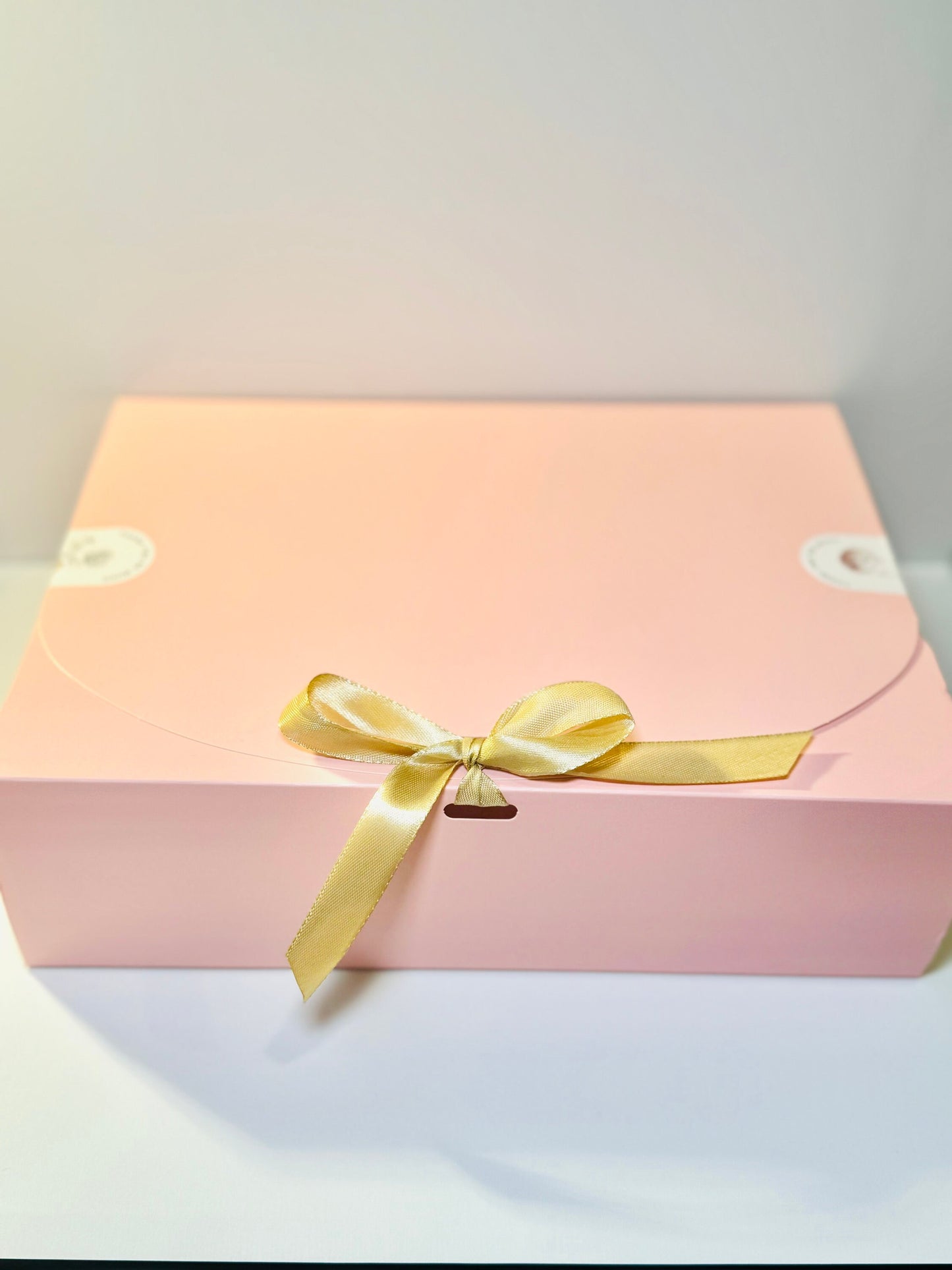 Mama to be gift box. Gift box for mamas. Mama self care box. Box for any mama. For her gift box. Relaxing spa box for mama.