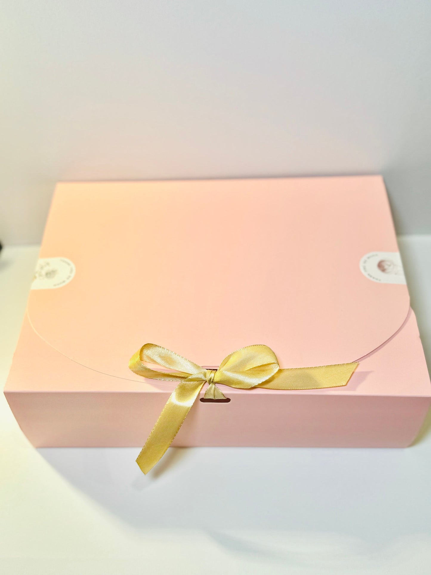 Mama to be gift box. Gift box for mamas. Mama self care box. Box for any mama. For her gift box. Relaxing spa box for mama.